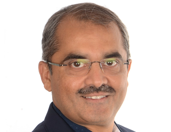 Image: Headshot of radiation oncologist Vedang Murthy